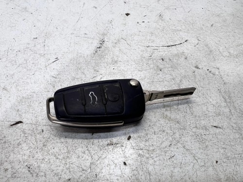 KLUCZYK PILOT SCYZORYK AUDI A1 8X Q3 8U 8X0837220D 1/26