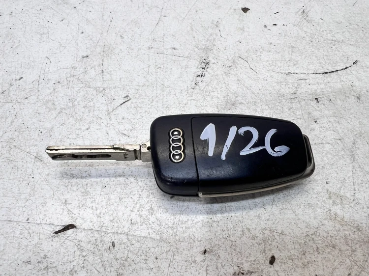 KLUCZYK PILOT SCYZORYK AUDI A1 8X Q3 8U 8X0837220D 1/26