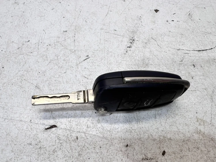 KLUCZYK PILOT SCYZORYK AUDI A1 8X Q3 8U 8X0837220D 1/26