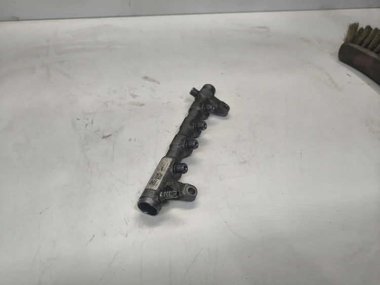 LISTWA WTRYSKOWA AUDI VOLKSWAGEN SEAT SKODA 1.6 2.0 TDI CR 03L130089J