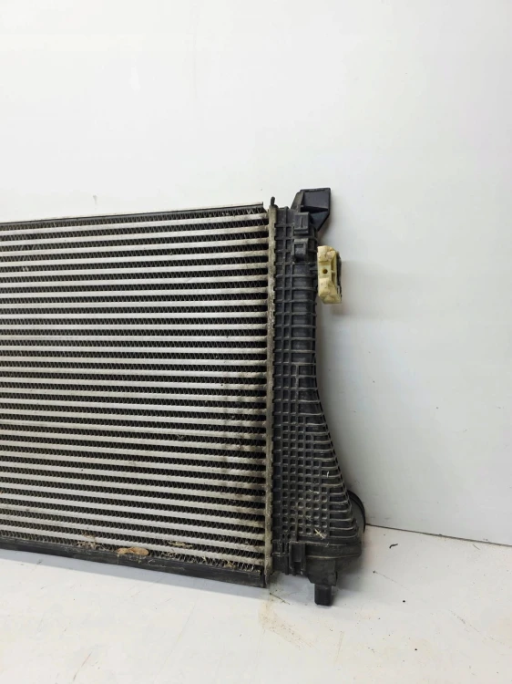 CHŁODNICA POWIETRZA INTERCOOLER AUDI VOLKSWAGEN SEAT SKODA 5Q0145803N