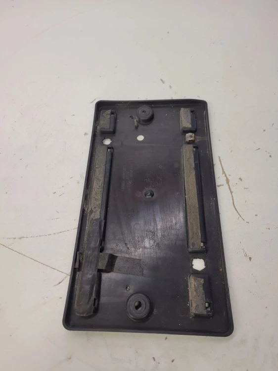 RAMKA TABLICY REJESTRACYJNEJ AUDI A8 A7 4H0827113G