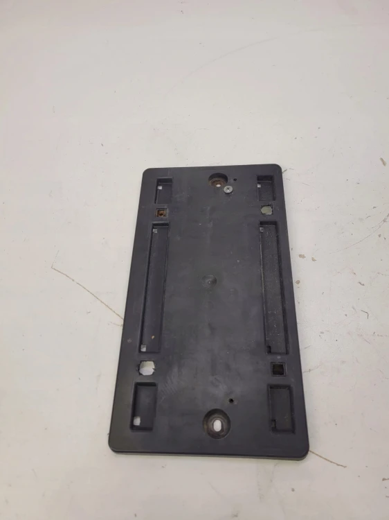 RAMKA TABLICY REJESTRACYJNEJ AUDI A8 A7 4H0827113G