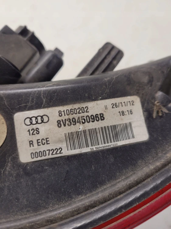 LAMPA PRAWY TYŁ AUDI A3 8V 3 DRZWI 8V3945096B LED