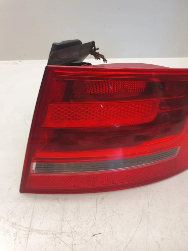 LAMPA PRAWY TYŁ W BŁOTNIK AUDI A4 B8 8K5945096D