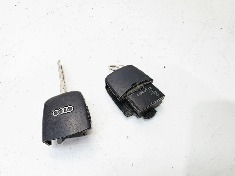 KLUCZYK PILOT SCYZORYK AUDI A3 8P 8P0837231 434MHZ