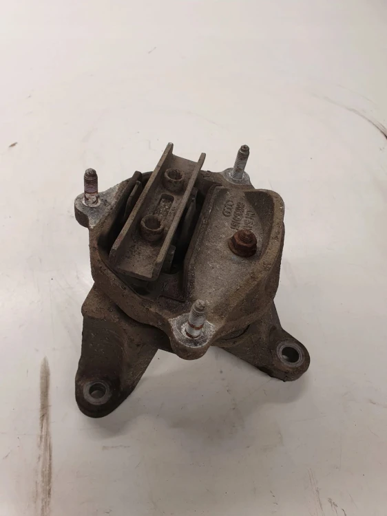 ŁAPA PODUSZKA SKRZYNI AUDI A4 A5 Q5 8K0399115R