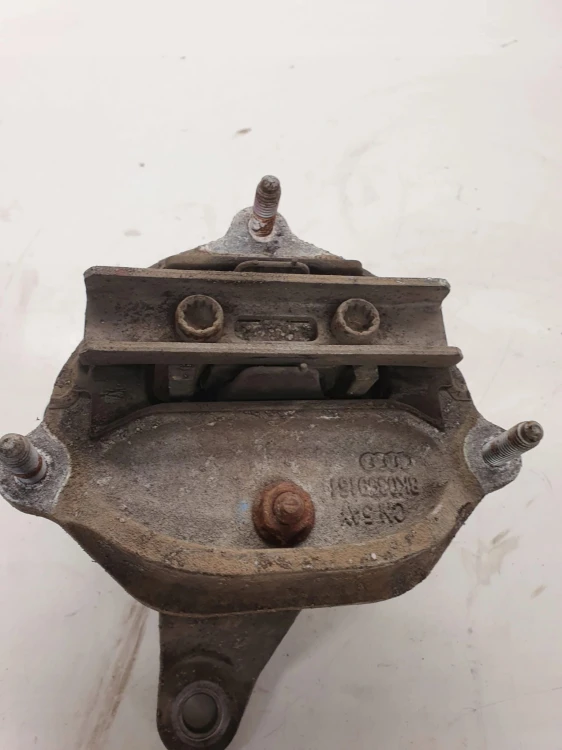 ŁAPA PODUSZKA SKRZYNI AUDI A4 A5 Q5 8K0399115R