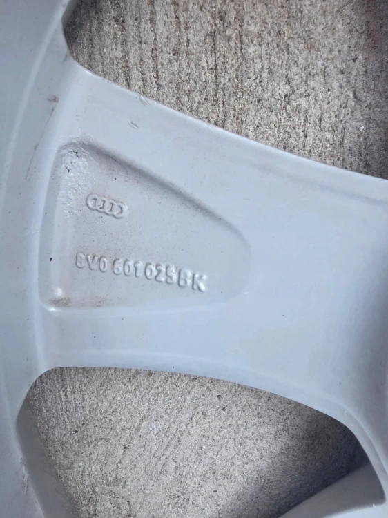 FELGA ALUMINIOWA AUDI A3 S3 8V VW SEAT 7.5J R17 ET51 8V0601025BK K*39* OK