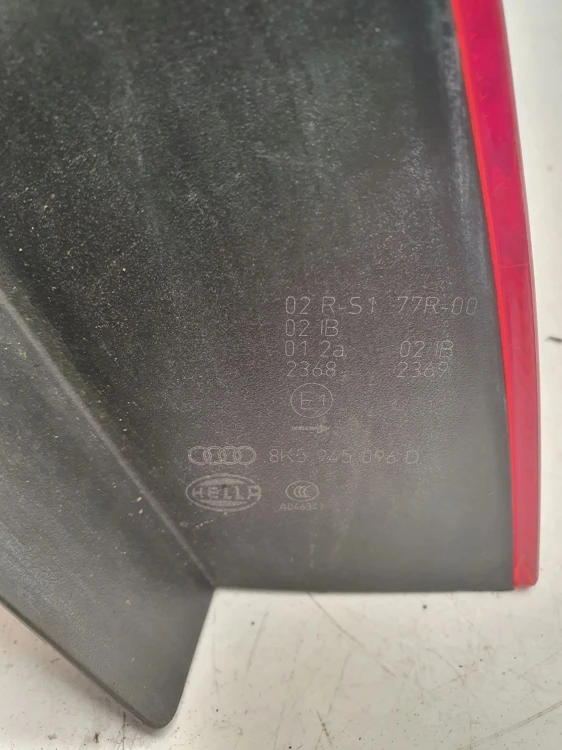 LAMPA PRAWY TYŁ W BŁOTNIK AUDI A4 B8 8K5945096D