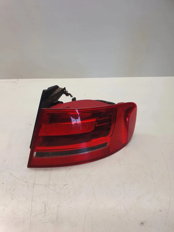 LAMPA PRAWY TYŁ W BŁOTNIK AUDI A4 B8 8K5945096D