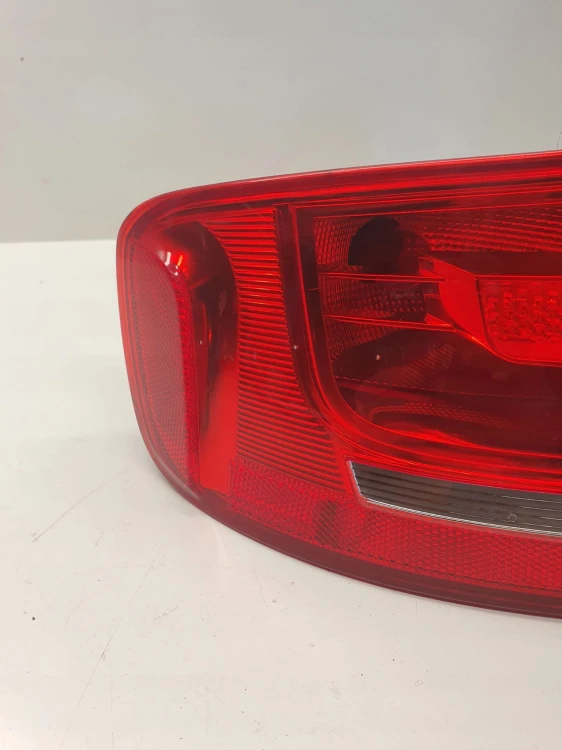 LAMPA LEWY TYŁ W BŁOTNIK AUDI A4 B8 8K5945095D