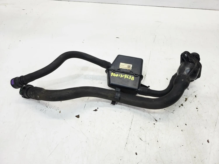 WLEW PŁYNU ŚRODKA REDUKUJĄCEGO AUDI A4 B9 A5 8W0131963B