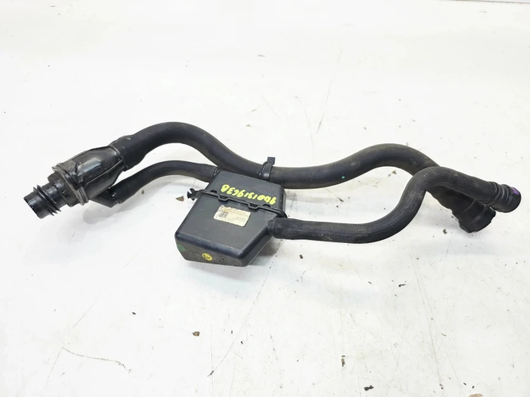 WLEW PŁYNU ŚRODKA REDUKUJĄCEGO AUDI A4 B9 A5 8W0131963B