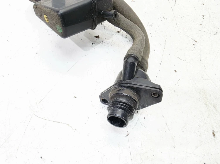 WLEW PŁYNU ŚRODKA REDUKUJĄCEGO AUDI A4 B9 A5 8W0131963B