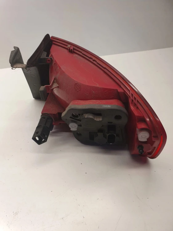 LAMPA LEWY TYŁ W BŁOTNIK AUDI A4 B8 8K5945095D