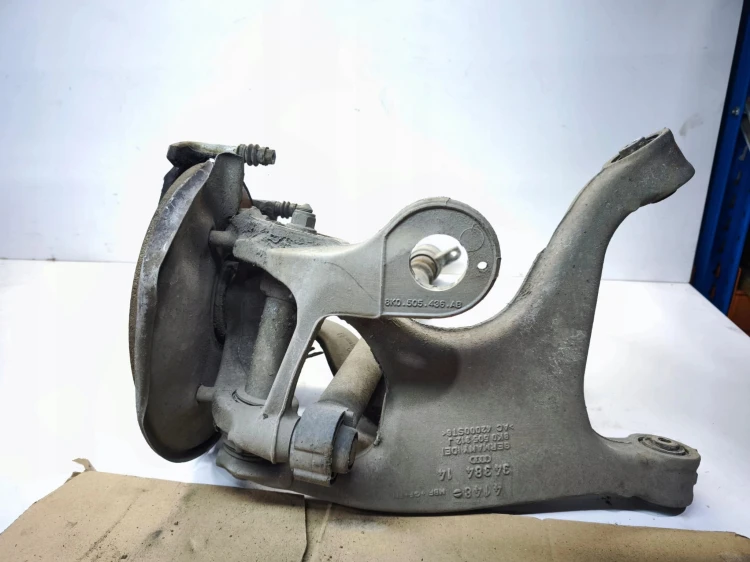 ZWROTNICA WAHACZE PIASTA PRAWY TYŁ AUDI A4 B8 A5 8T 8K0505432AP 8K0505436AB