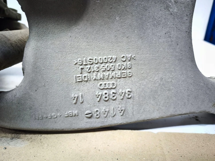 ZWROTNICA WAHACZE PIASTA PRAWY TYŁ AUDI A4 B8 A5 8T 8K0505432AP 8K0505436AB