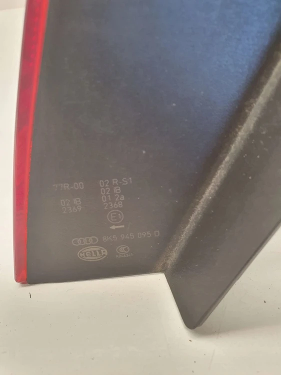 LAMPA LEWY TYŁ W BŁOTNIK AUDI A4 B8 8K5945095D