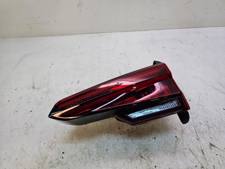 LAMPA PRAWY TYŁ W KLAPĘ LED MATRIX AUDI A4 B9 8W5945094H