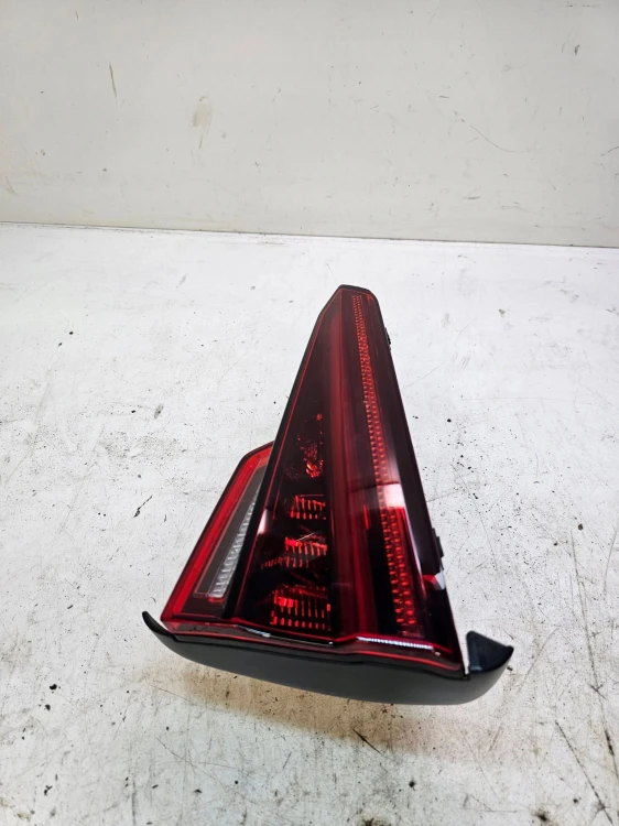 LAMPA PRAWY TYŁ W KLAPĘ LED MATRIX AUDI A4 B9 8W5945094H