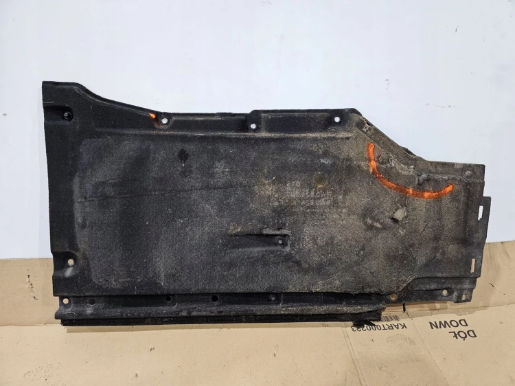 OSŁONA PODWOZIA LEWA AUDI A4 B9 8W0825207