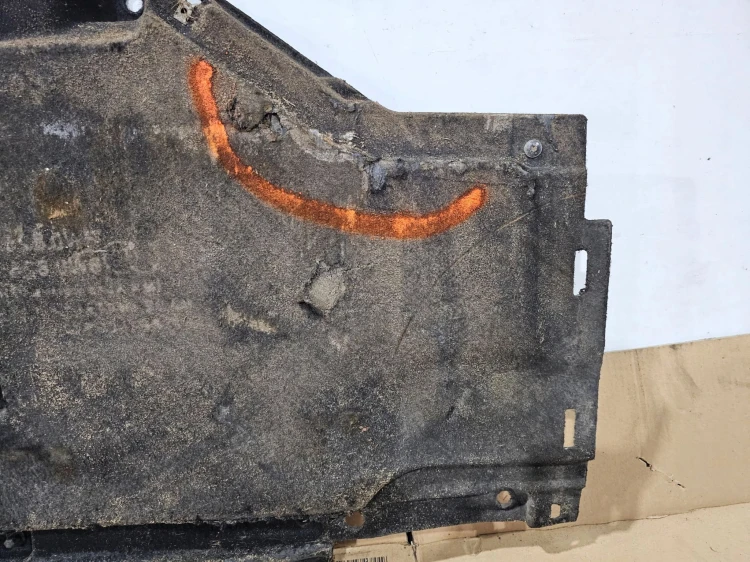 OSŁONA PODWOZIA LEWA AUDI A4 B9 8W0825207