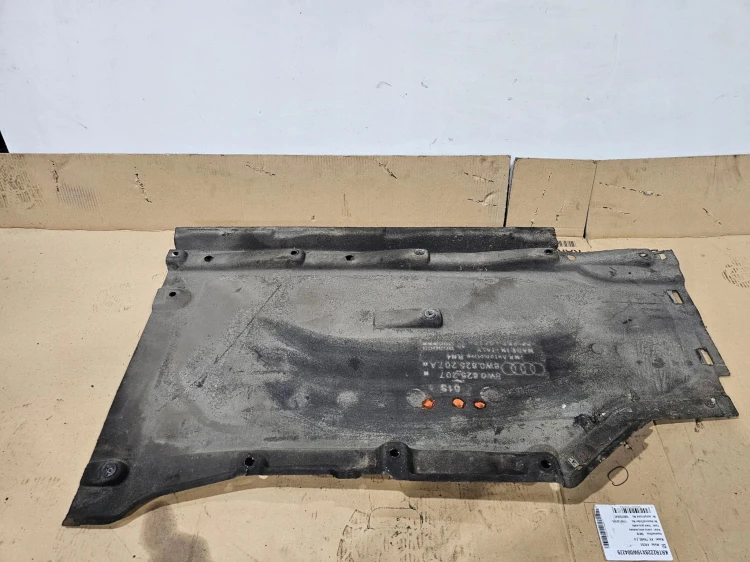 OSŁONA PODWOZIA LEWA AUDI A4 B9 8W0825207