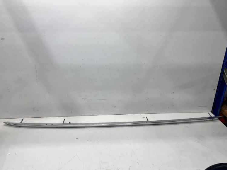 RELING DACHOWY CHROM LEWY AUDI A4 B9 AVANT 8W9860021D