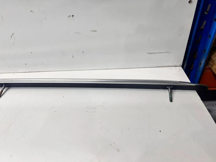 RELING DACHOWY CHROM LEWY AUDI A4 B9 AVANT 8W9860021D