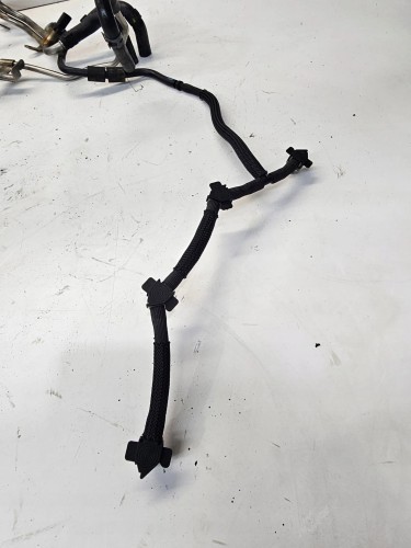 PRZEWÓD PRZEWODY PALIWA AUDI A4 B9 A5 2.0 TDI 8W0201214AE