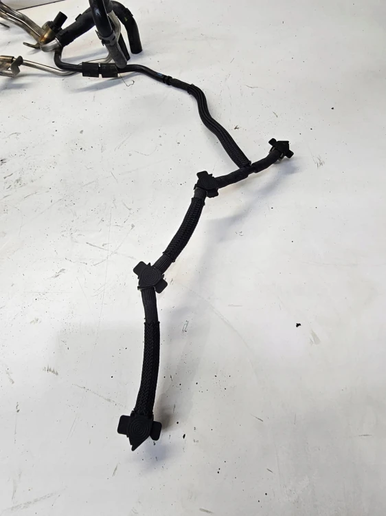 PRZEWÓD PRZEWODY PALIWA AUDI A4 B9 A5 2.0 TDI 8W0201214AE