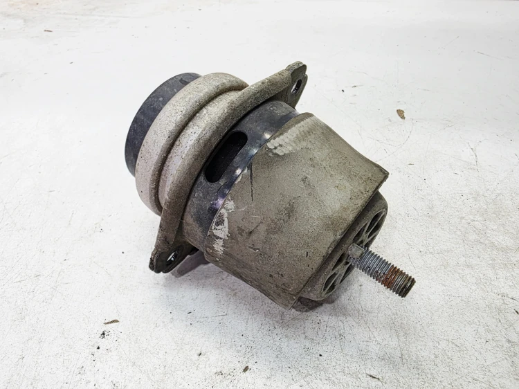 PODUSZKA SILNIKA AUDI Q7 4L 4.2 TDI 7L8199131B