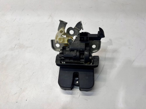 ZAMEK KLAPY TYŁ AUDI A4 B8 8K9827595