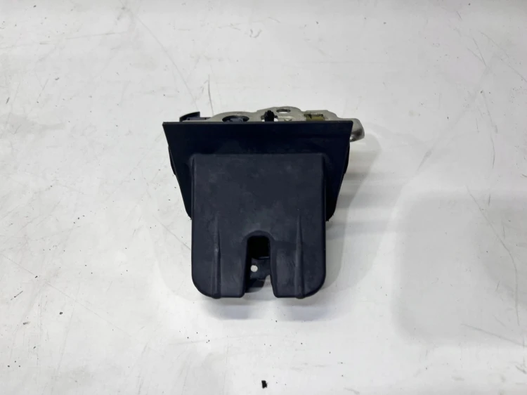 ZAMEK KLAPY TYŁ AUDI A4 B8 8K9827595