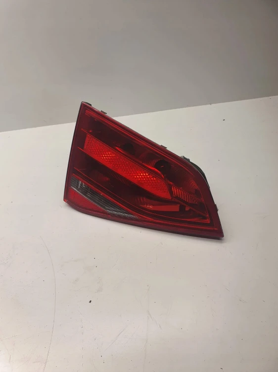 LAMPA LEWY TYŁ W KLAPE AUDI A4 B8 SEDAN 8K5945093