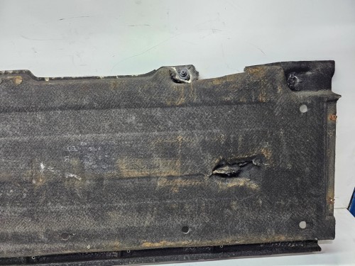 OSŁONA PODWOZIA ŚRODKOWA LEWA DUŻA AUDI Q3 8U 8U0825207 1/26