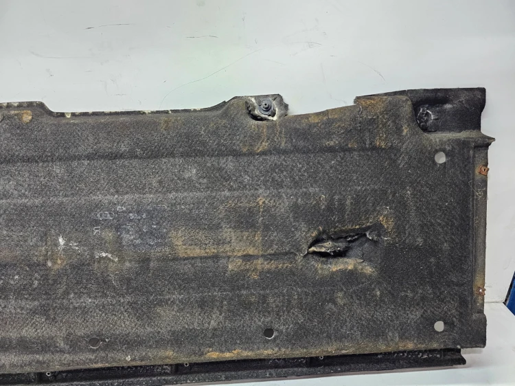 OSŁONA PODWOZIA ŚRODKOWA LEWA DUŻA AUDI Q3 8U 8U0825207 1/26