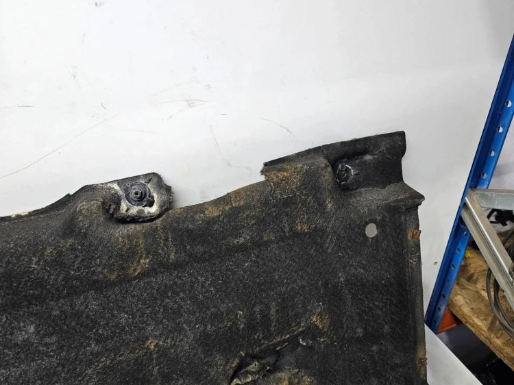 OSŁONA PODWOZIA ŚRODKOWA LEWA DUŻA AUDI Q3 8U 8U0825207 1/26