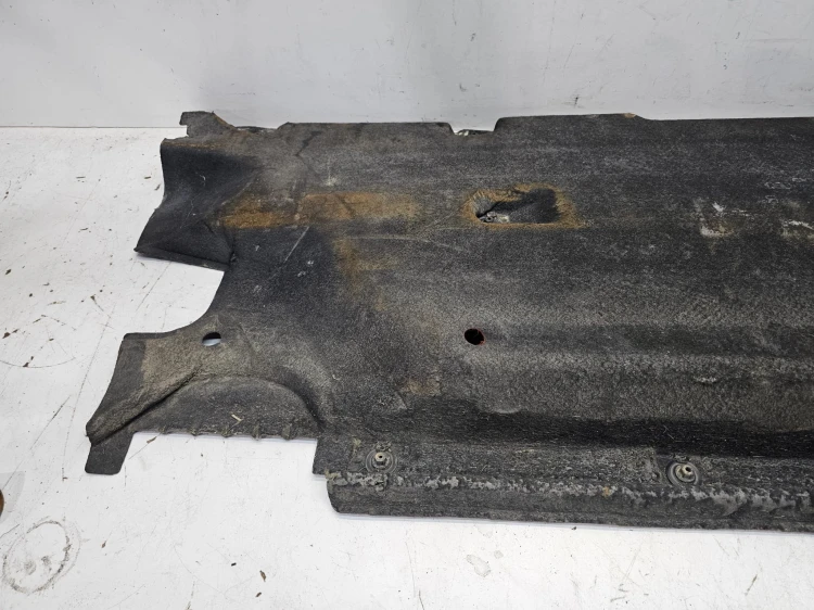 OSŁONA PODWOZIA ŚRODKOWA LEWA DUŻA AUDI Q3 8U 8U0825207 1/26