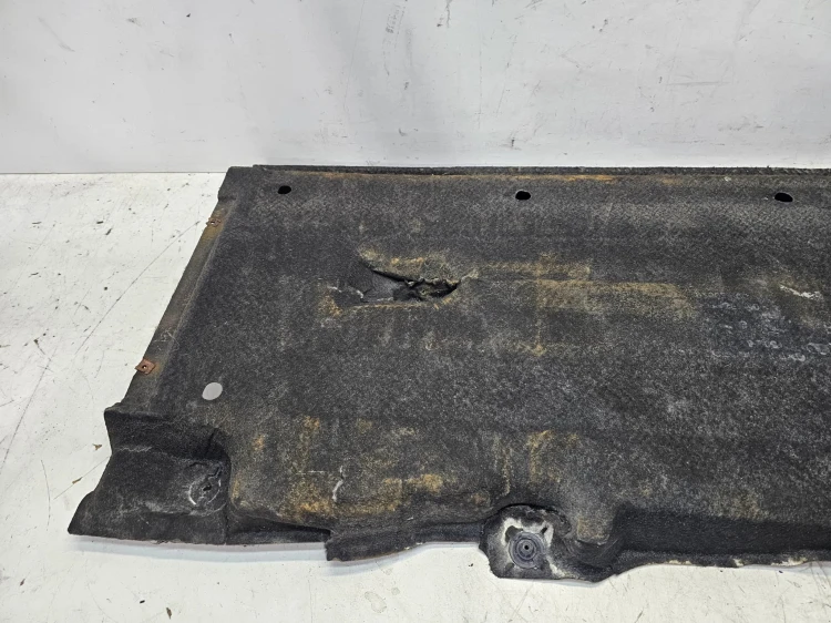 OSŁONA PODWOZIA ŚRODKOWA LEWA DUŻA AUDI Q3 8U 8U0825207 1/26