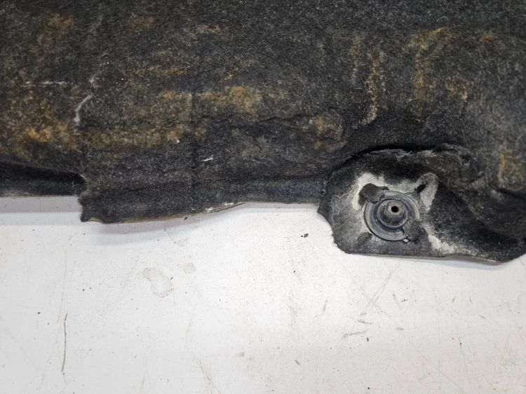OSŁONA PODWOZIA ŚRODKOWA LEWA DUŻA AUDI Q3 8U 8U0825207 1/26