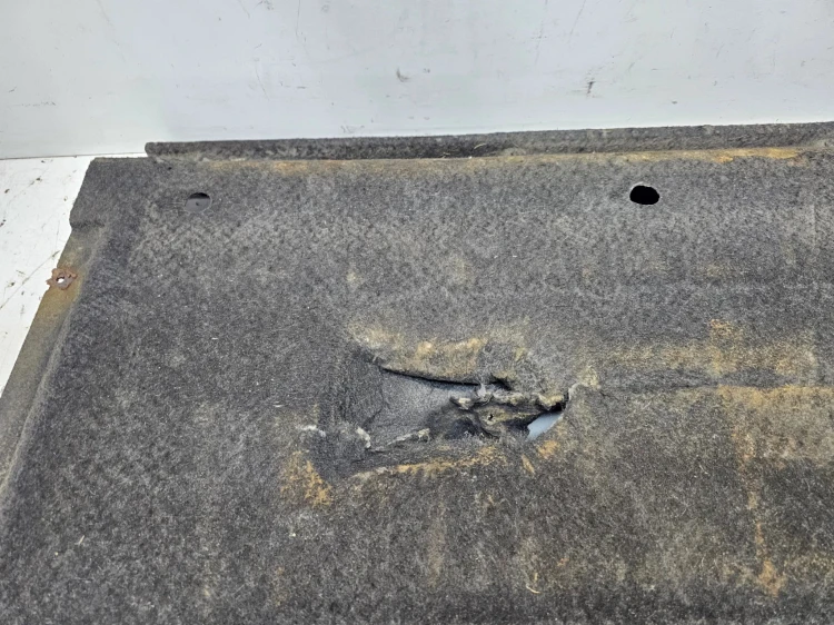 OSŁONA PODWOZIA ŚRODKOWA LEWA DUŻA AUDI Q3 8U 8U0825207 1/26