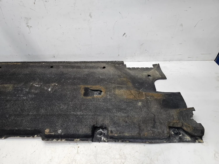 OSŁONA PODWOZIA ŚRODKOWA LEWA DUŻA AUDI Q3 8U 8U0825207 1/26