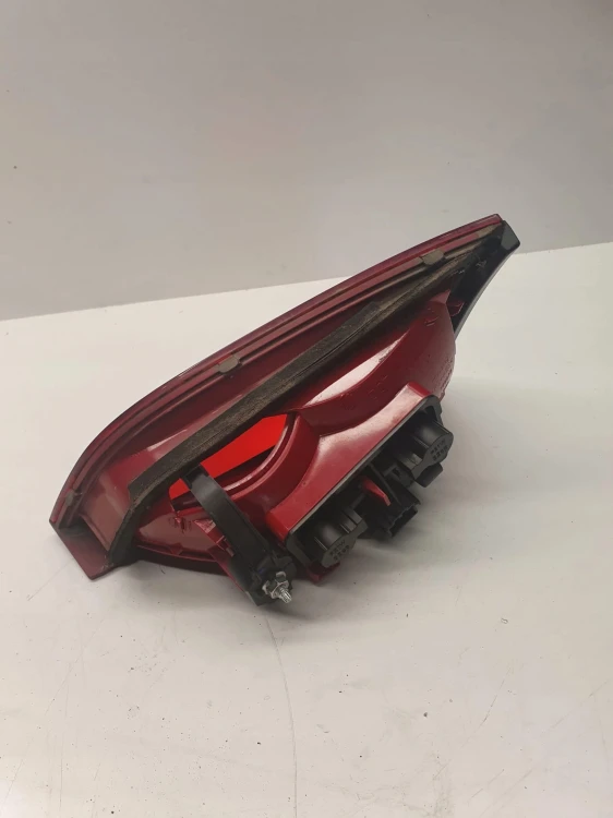 LAMPA LEWY TYŁ W KLAPE AUDI A4 B8 SEDAN 8K5945093