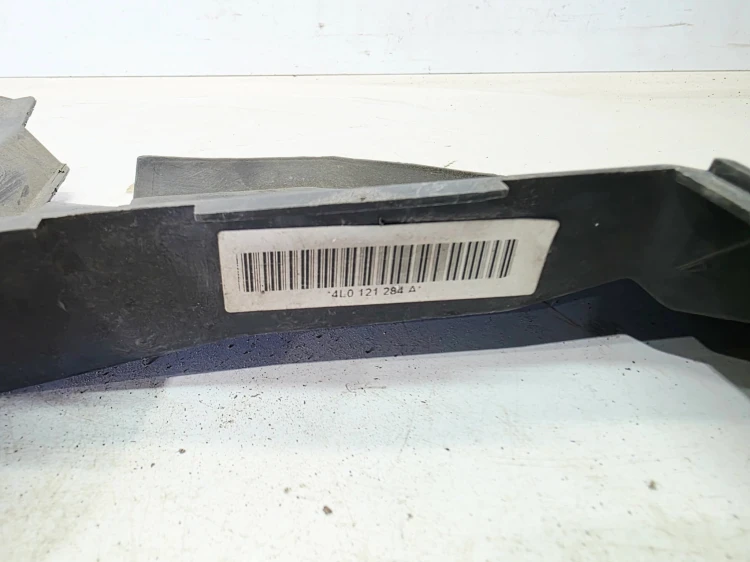 KIEROWNICA POWIETRZA PRAWA AUDI Q7 4L 4L0121284A