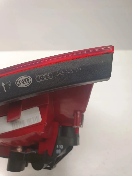 LAMPA LEWY TYŁ W KLAPE AUDI A4 B8 SEDAN 8K5945093