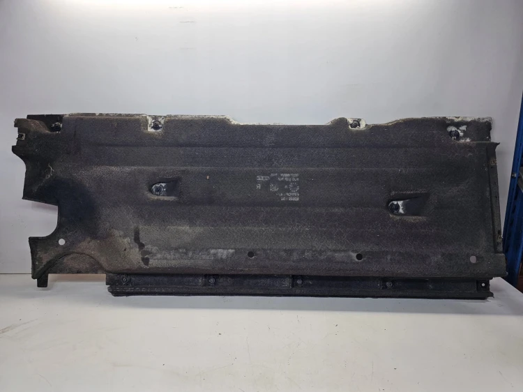 OSŁONA PODWOZIA ŚRODKOWA PRAWA DUŻA AUDI Q3 8U 8U0825208