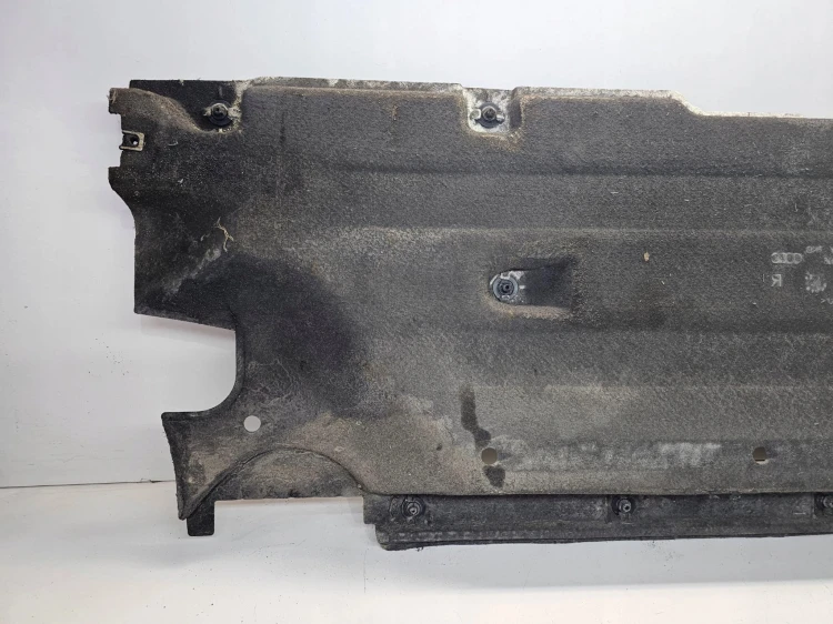 OSŁONA PODWOZIA ŚRODKOWA PRAWA DUŻA AUDI Q3 8U 8U0825208