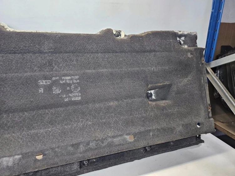 OSŁONA PODWOZIA ŚRODKOWA PRAWA DUŻA AUDI Q3 8U 8U0825208